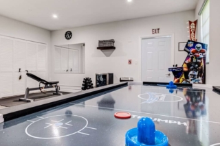 Allure Detox's air hockey table